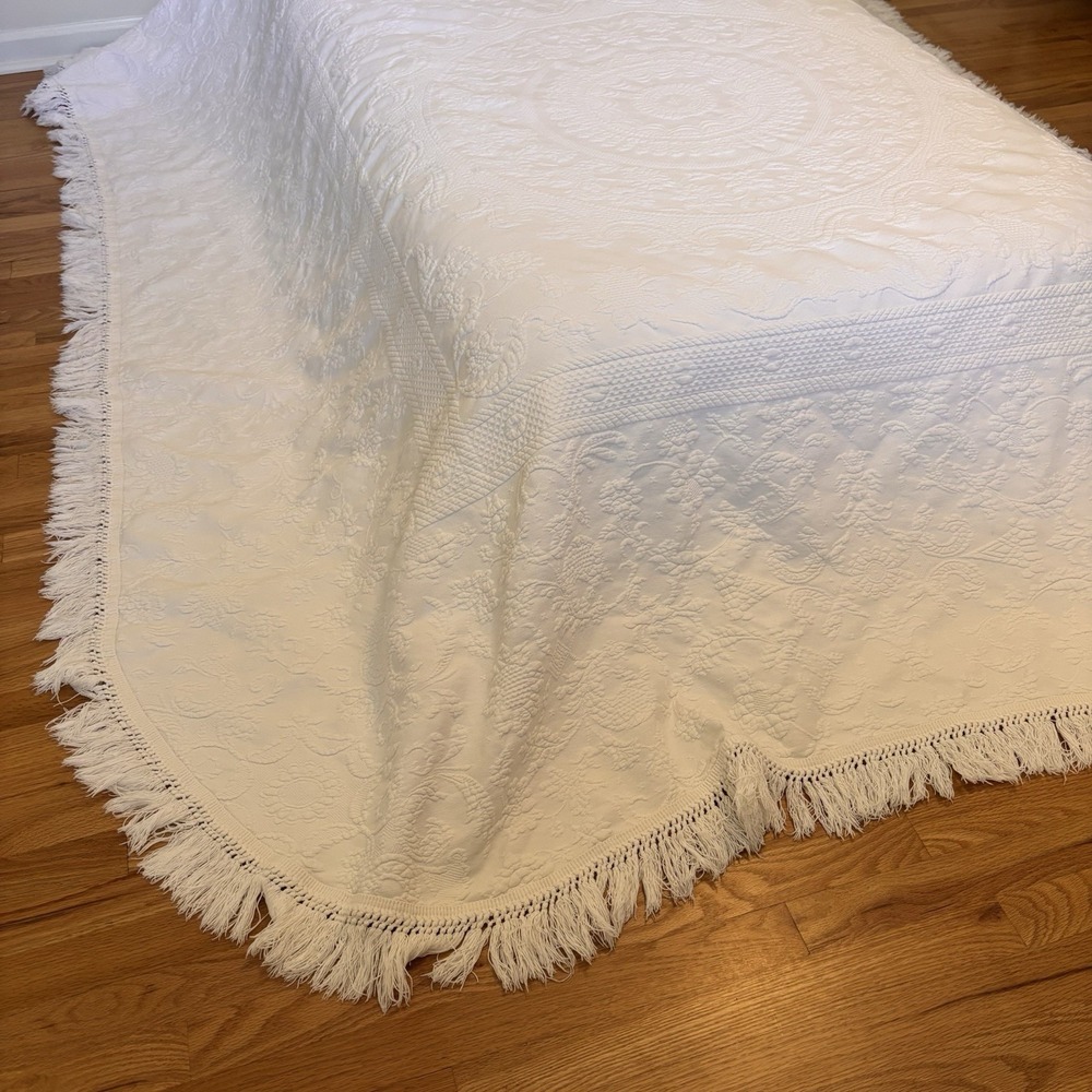BATES QUEEN ELIZABETH COTTON BEDSPREAD 90x110 ANTIQUE WHITE Fringe Matelasse - Picture 3 of 10